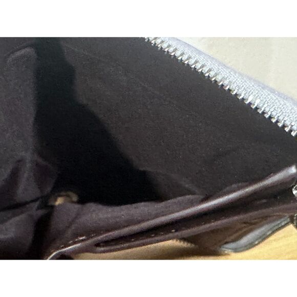 Coach Medium ID Zip Wallet with Puffy Diamond Quilting| Silver/Mist EUC - Picture 4 of 10